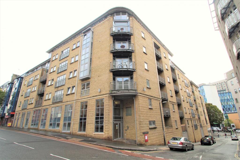 2 bed 1st Floor Flat for rent in Bristol. From Moorfields Estate Agents - Hanham 2 bed 1st Floor Flat for rent in Bristol. From Moorfields Estate Agents - Hanham