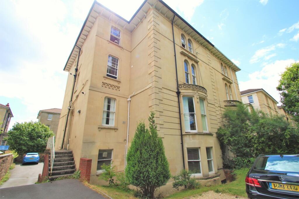 3 bed 1st Floor Flat for rent in Bristol. From Moorfields Estate Agents - Hanham 3 bed 1st Floor Flat for rent in Bristol. From Moorfields Estate Agents - Hanham