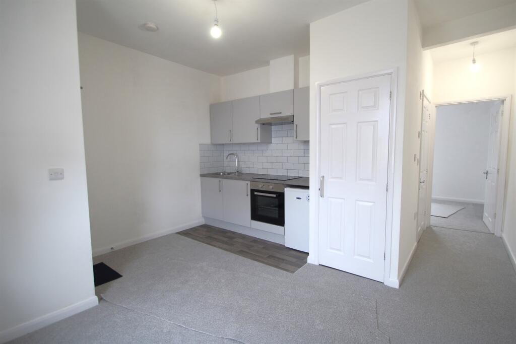 1 bed 1st Floor Flat for rent in Whiteway. From Moorfields Estate Agents - Hanham 1 bed 1st Floor Flat for rent in Whiteway. From Moorfields Estate Agents - Hanham