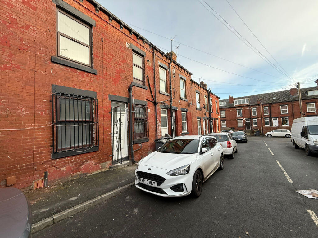 2 bed Mid Terraced House for rent in Leeds. From Moorland Property Services - Leeds