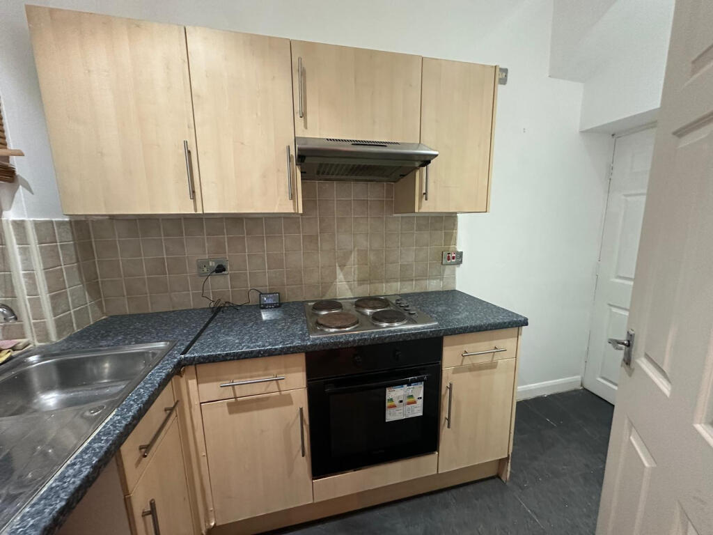 3 bed Mid Terraced House for rent in Leeds. From Moorland Property Services - Leeds