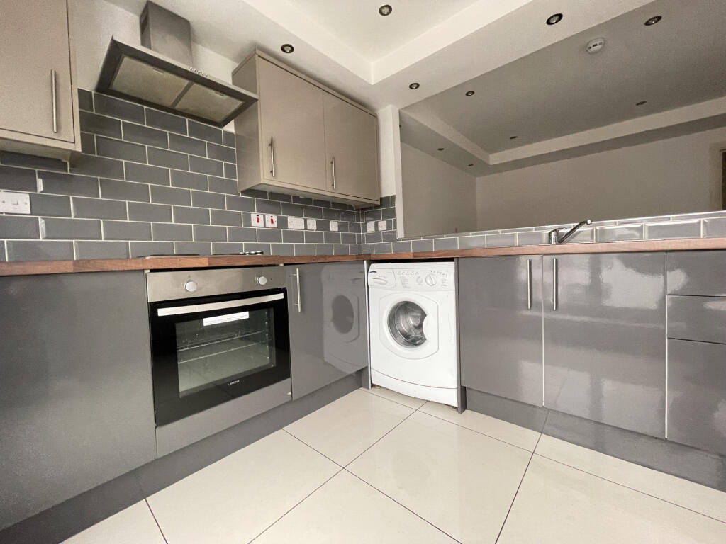 0 bed Studio for rent in Leeds. From Moorland Property Services - Leeds