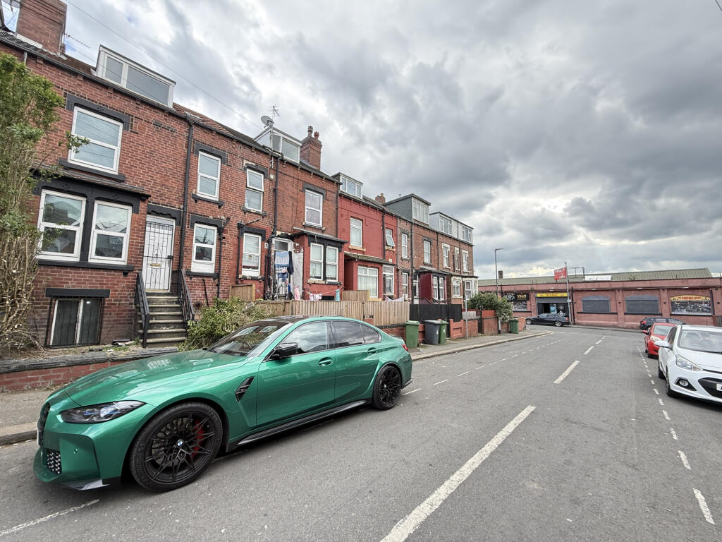 3 bed Mid Terraced House for rent in Leeds. From Moorland Property Services - Leeds