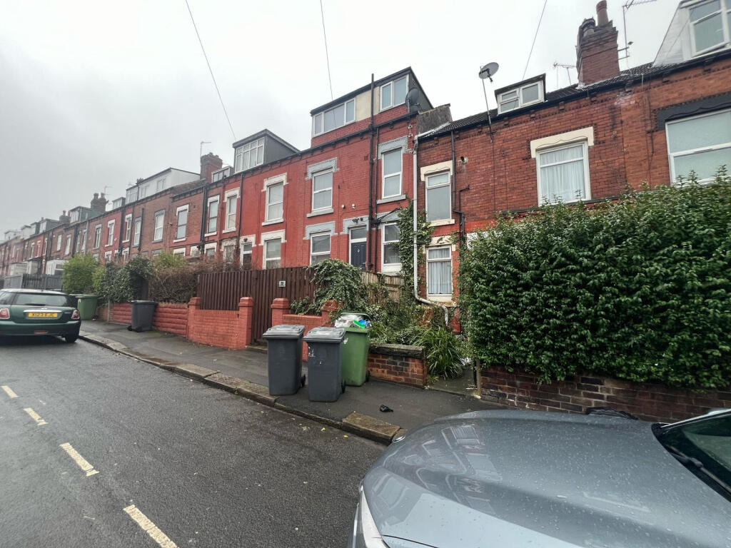 2 bed Mid Terraced House for rent in Leeds. From Moorland Property Services - Leeds