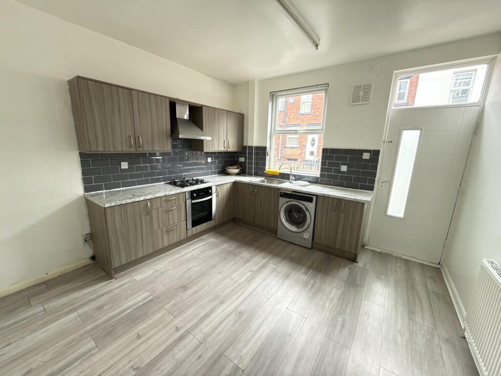 4 bed Mid Terraced House for rent in Leeds. From Moorland Property Services - Leeds
