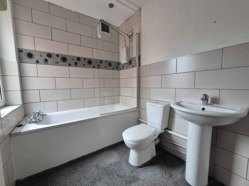 4 bed Mid Terraced House for rent in Leeds. From Moorland Property Services - Leeds