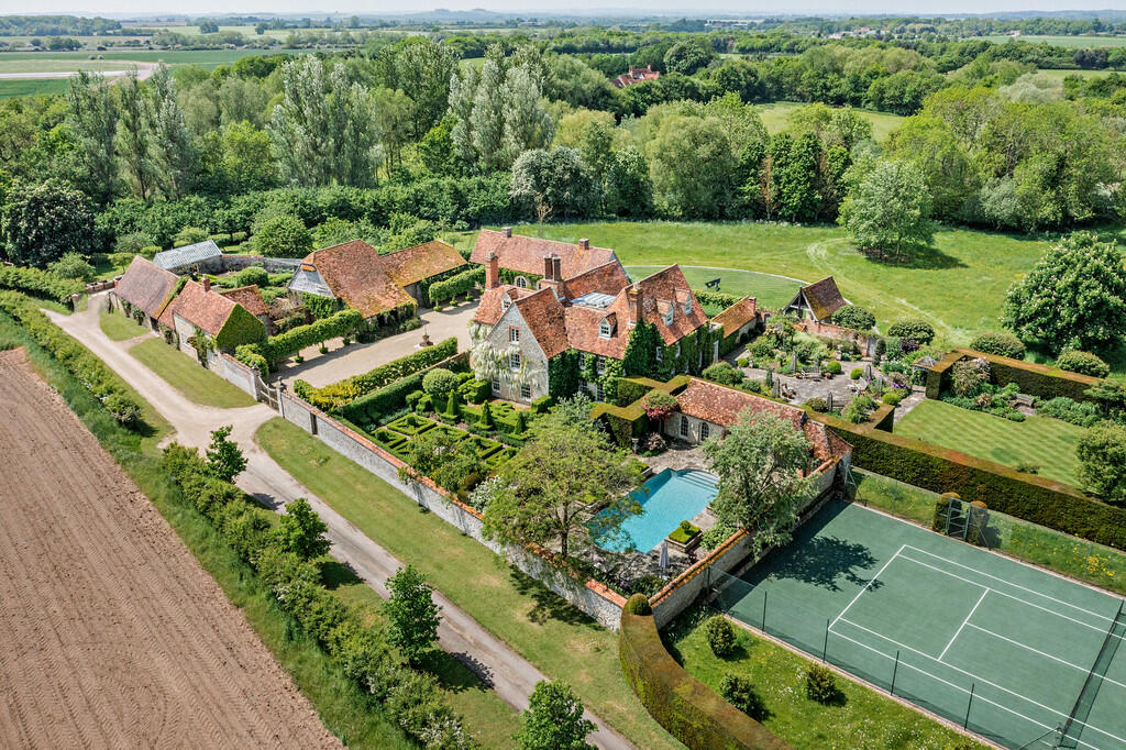 8 bed Country House for rent in Oxford. From Morgan & Associates - Little Milton 8 bed Country House for rent in Oxford. From Morgan & Associates - Little Milton