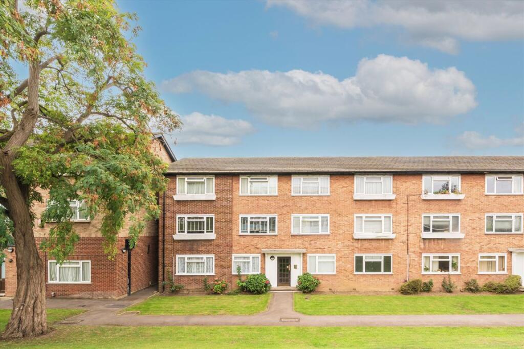 2 bed 1st Floor Flat for rent in Brentford. From Robertson Smith & Kempson - Northfields