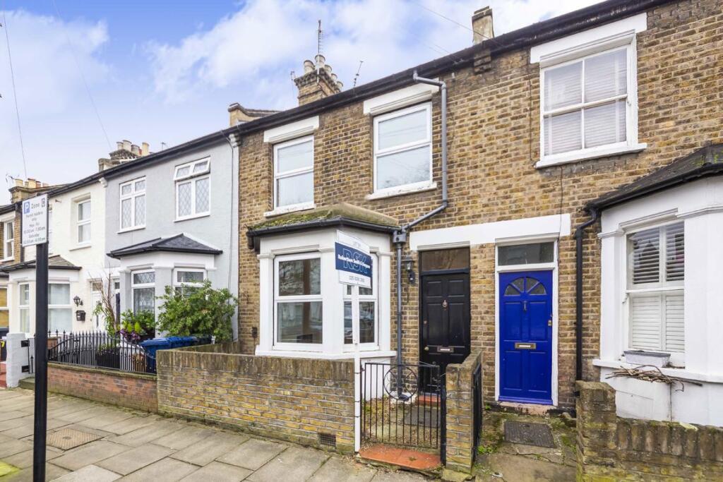 3 bed Detached for rent in Brentford. From Robertson Smith & Kempson - Northfields