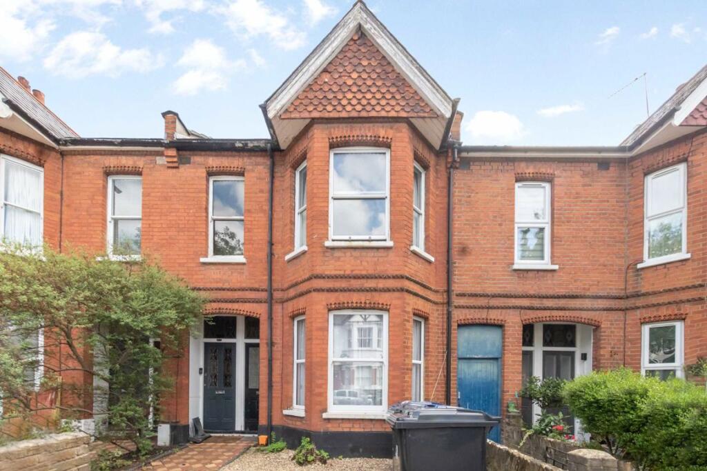 2 bed 1st Floor Flat for rent in Brentford. From Robertson Smith & Kempson - Northfields