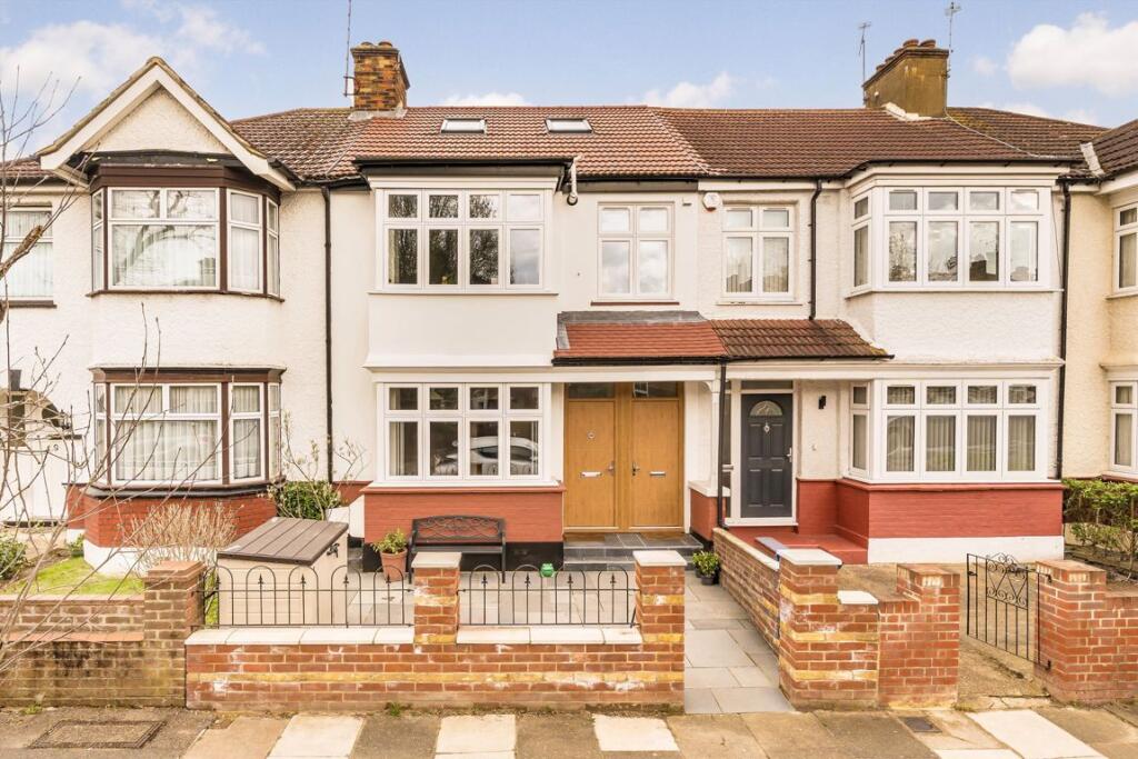 2 bed 1st Floor Flat for rent in Brentford. From Robertson Smith & Kempson - Northfields