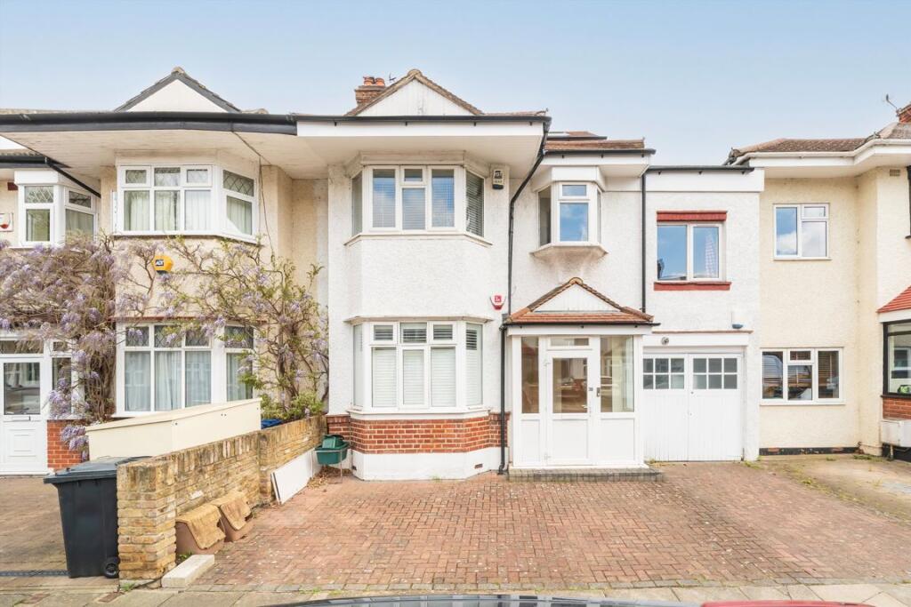 2 bed 1st Floor Flat for rent in Brentford. From Robertson Smith & Kempson - Northfields