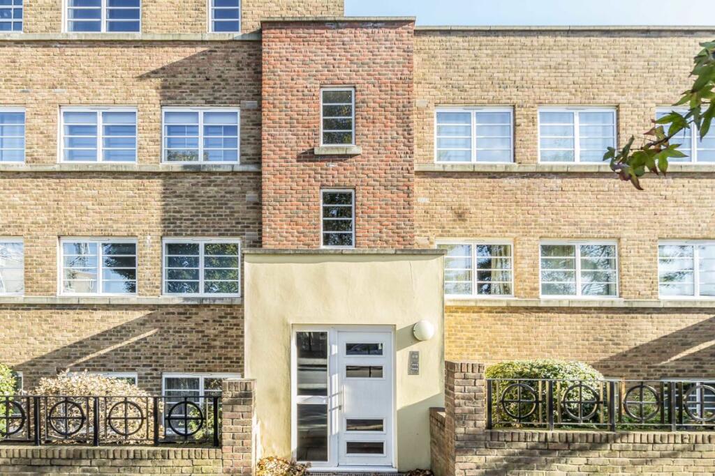 2 bed 1st Floor Flat for rent in Brentford. From Robertson Smith & Kempson - Northfields