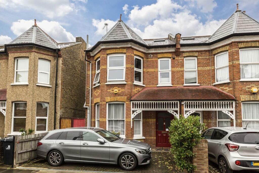 2 bed 1st Floor Flat for rent in Greenford. From Robertson Smith & Kempson - Northfields