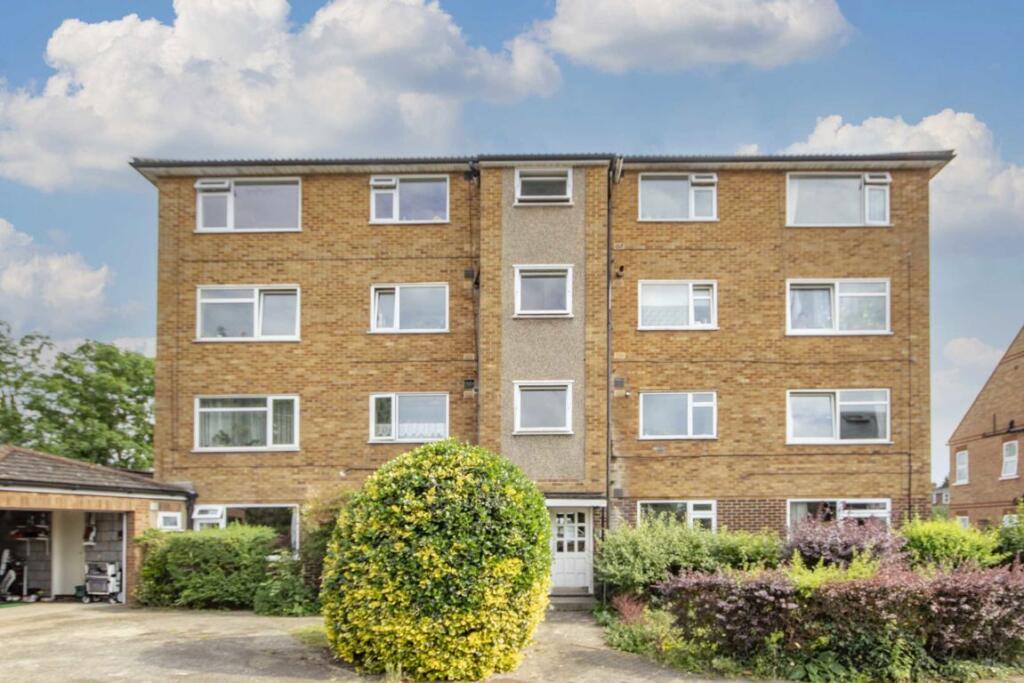 3 bed 1st Floor Flat for rent in Greenford. From Robertson Smith & Kempson - Northfields