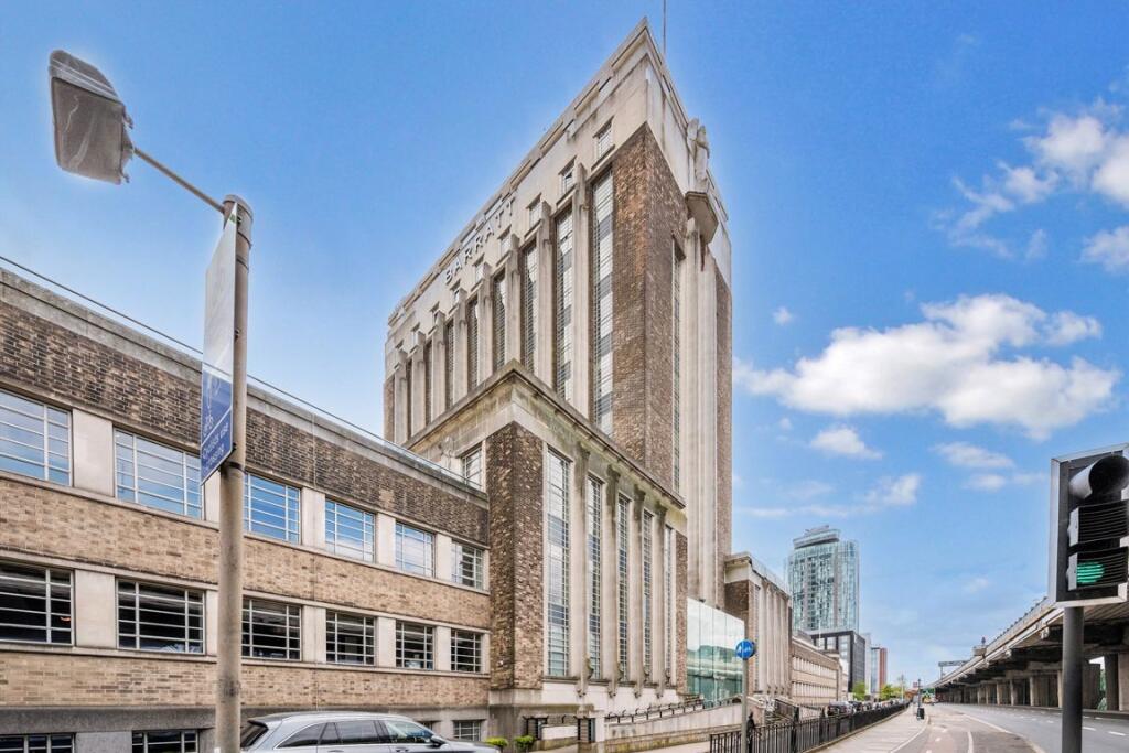 3 bed 1st Floor Flat for rent in Brentford. From Robertson Smith & Kempson - Northfields