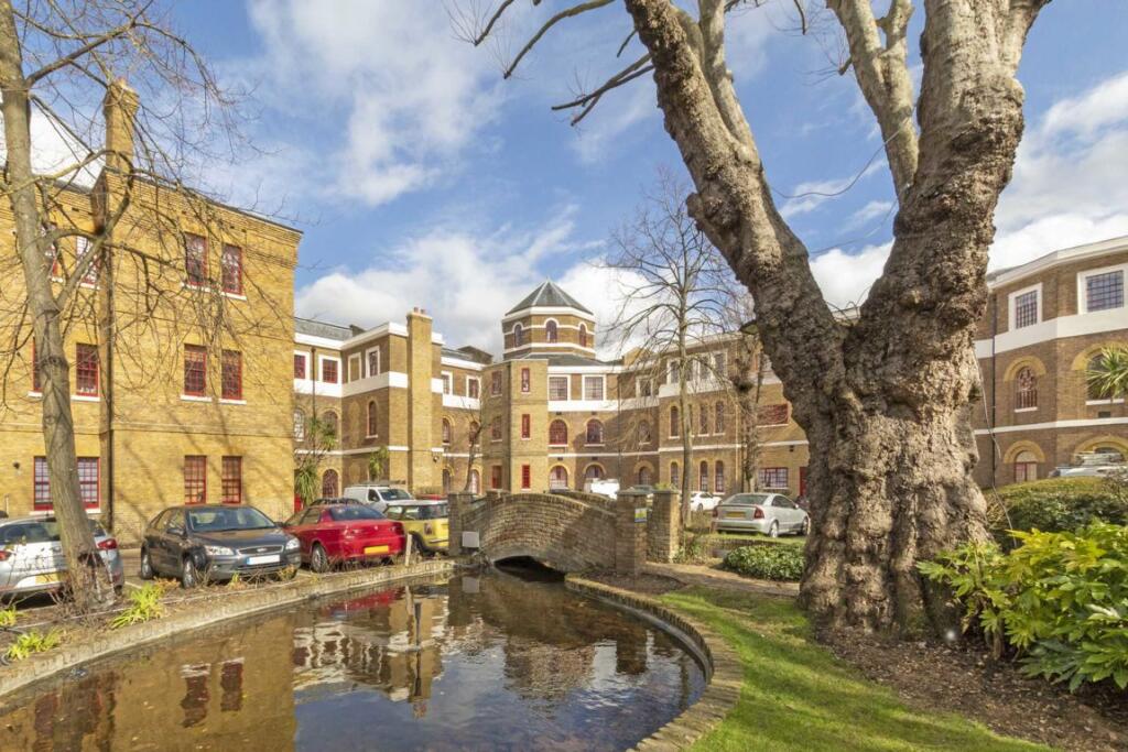 2 bed 1st Floor Flat for rent in Southall. From Robertson Smith & Kempson - Northfields