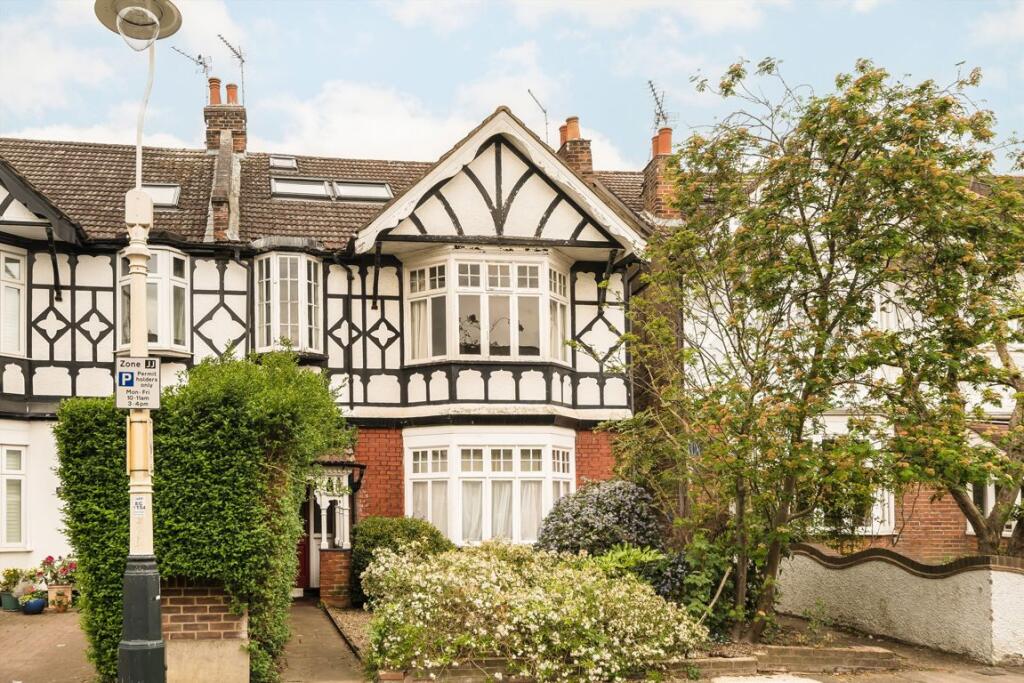4 bed 1st Floor Flat for rent in Brentford. From Robertson Smith & Kempson - Northfields