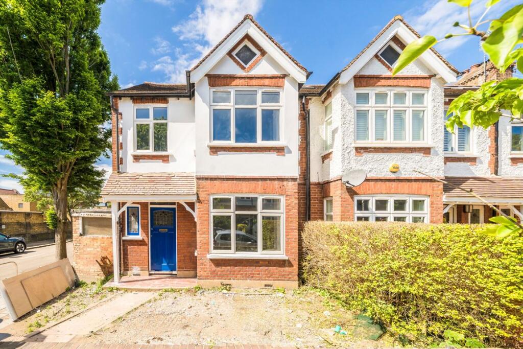 3 bed Detached for rent in Brentford. From Robertson Smith & Kempson - Northfields 3 bed Detached for rent in Brentford. From Robertson Smith & Kempson - Northfields