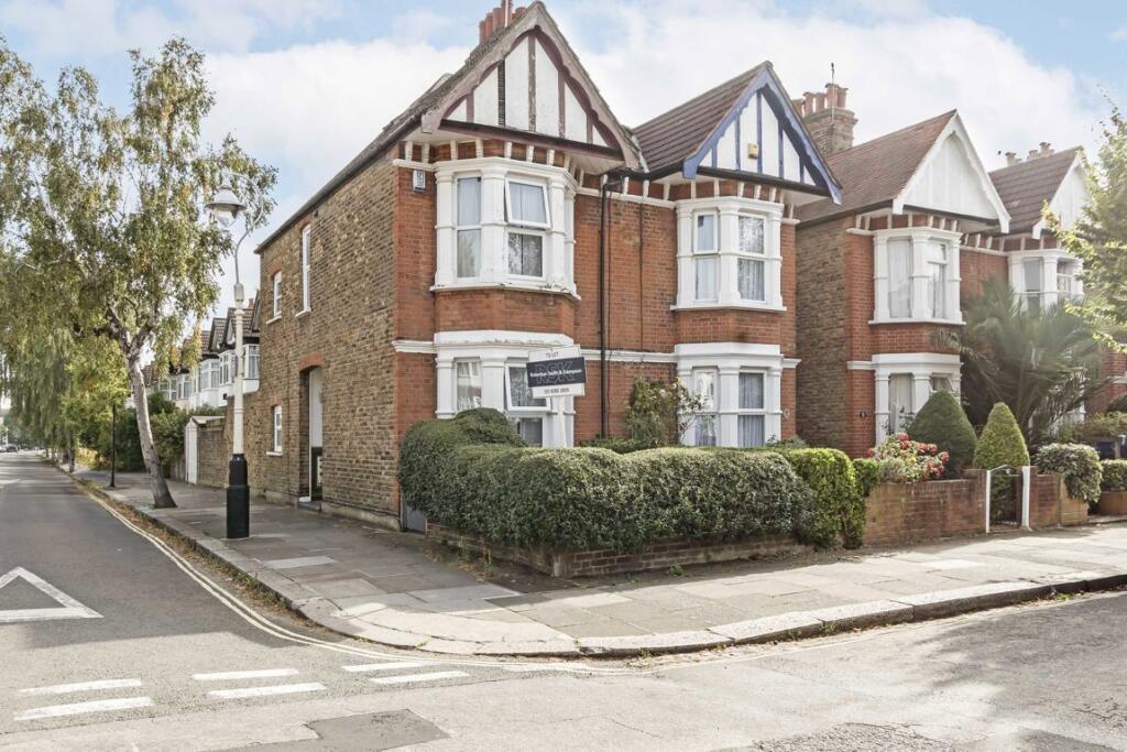 3 bed Detached for rent in Brentford. From Robertson Smith & Kempson - Northfields