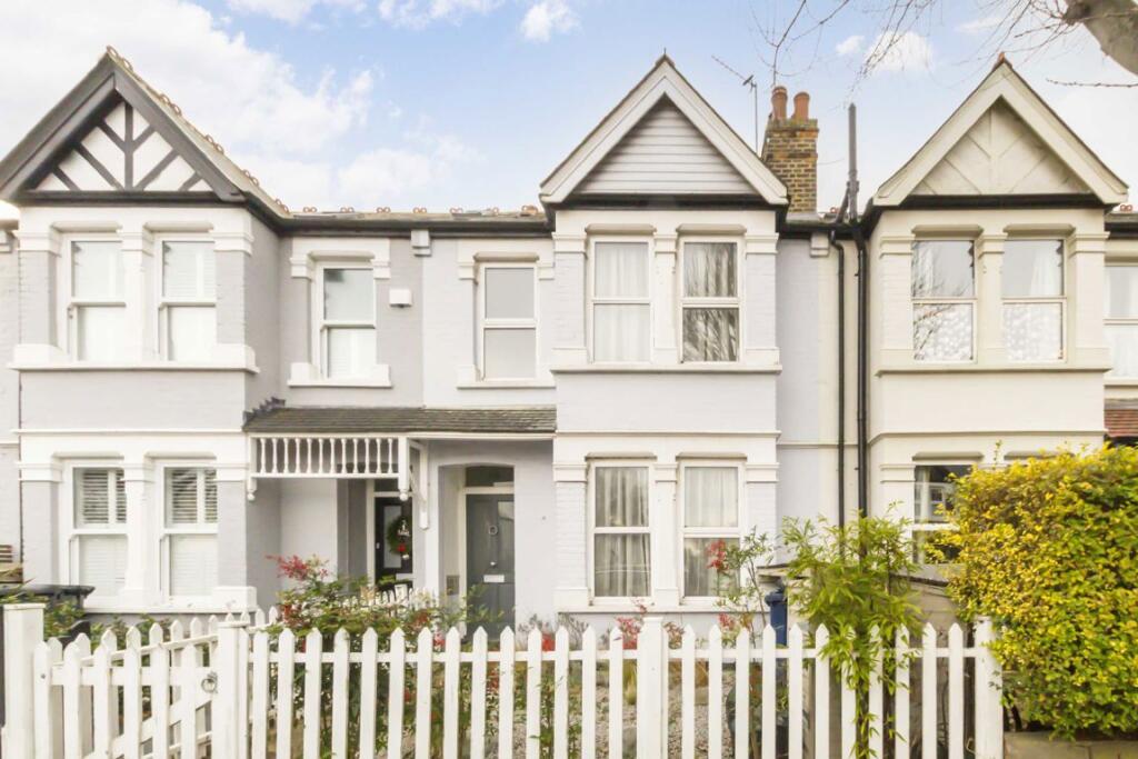 4 bed Detached for rent in Brentford. From Robertson Smith & Kempson - Northfields