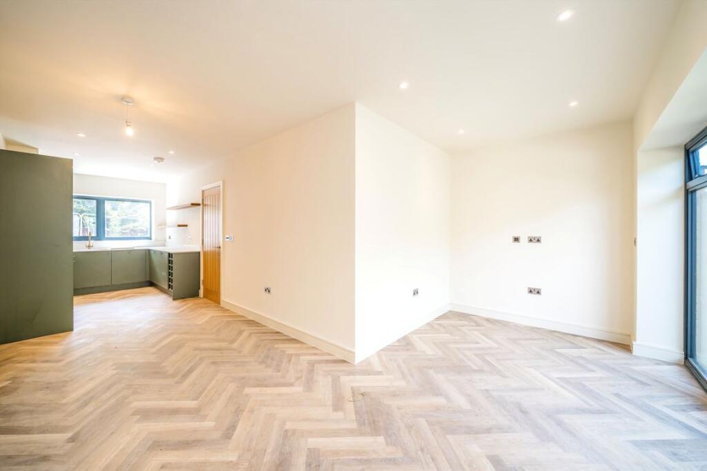 2 bed Detached for rent in Greenford. From Robertson Smith & Kempson - Northfields 2 bed Detached for rent in Greenford. From Robertson Smith & Kempson - Northfields