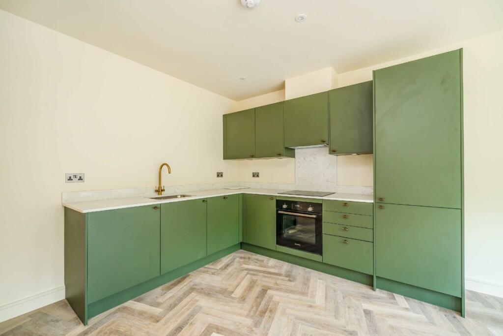 2 bed Detached for rent in Greenford. From Robertson Smith & Kempson - Northfields
