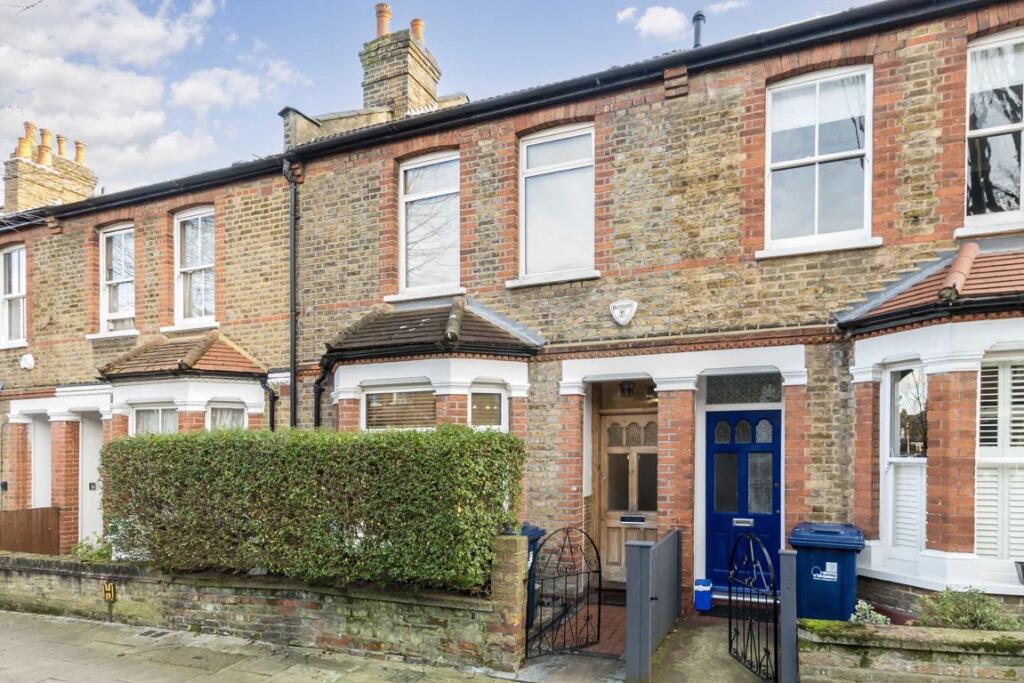 3 bed Detached for rent in Brentford. From Robertson Smith & Kempson - Northfields