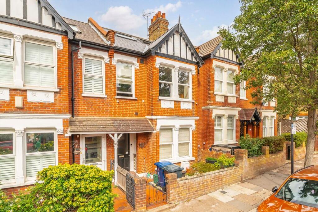 4 bed Detached for rent in Greenford. From Robertson Smith & Kempson - Northfields