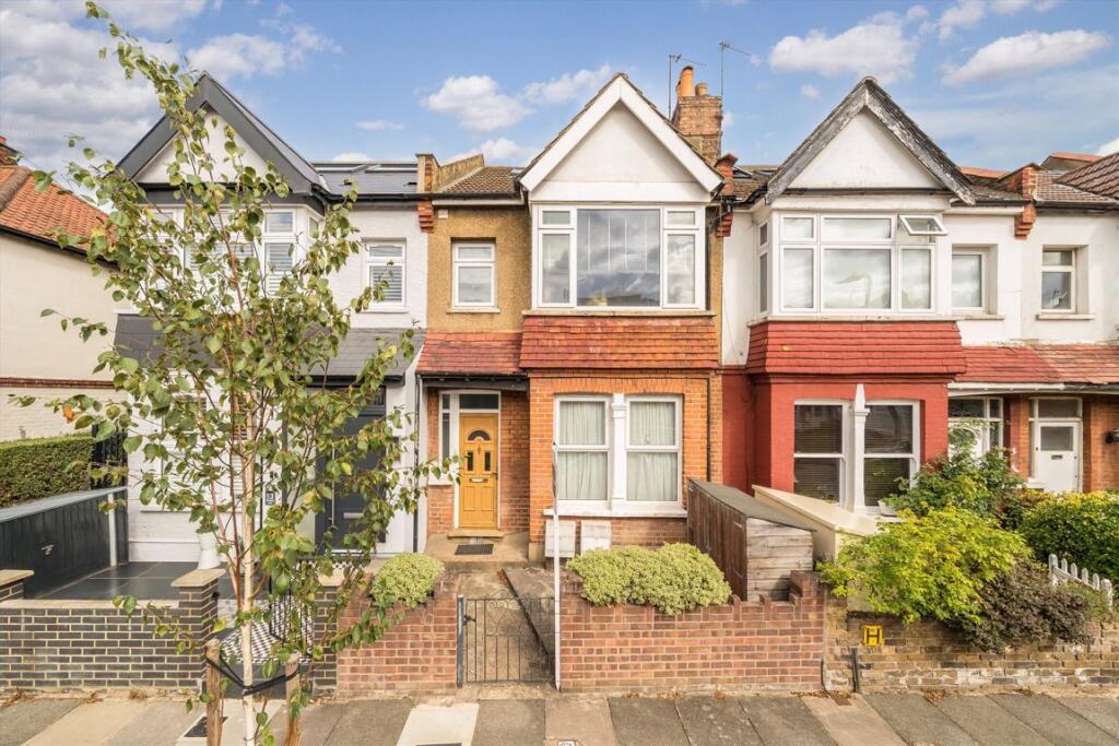 2 bed 1st Floor Flat for rent in Greenford. From Robertson Smith & Kempson - Northfields