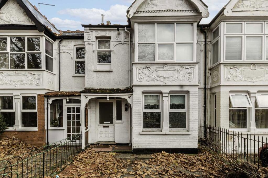 2 bed 1st Floor Flat for rent in Brentford. From Robertson Smith & Kempson - Northfields