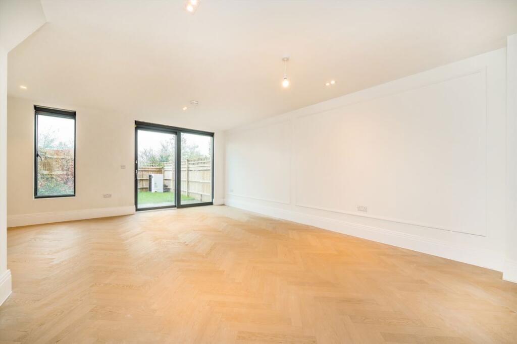 5 bed Detached for rent in Southall. From Robertson Smith & Kempson - Northfields