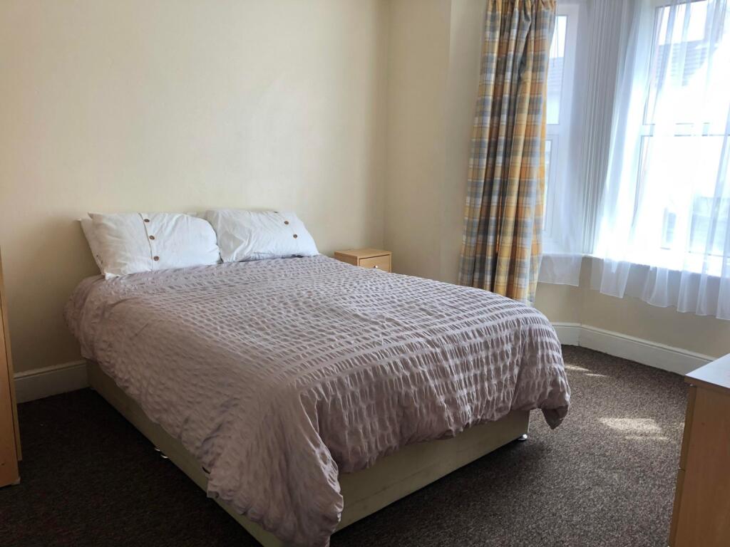 1 bed House Share for rent in Poole. From Move On - Poole