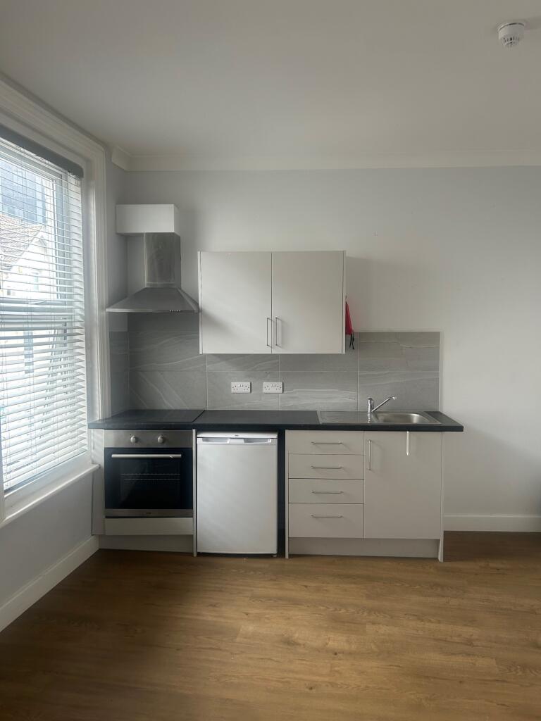 1 bed House Share for rent in Bournemouth. From Move On - Poole