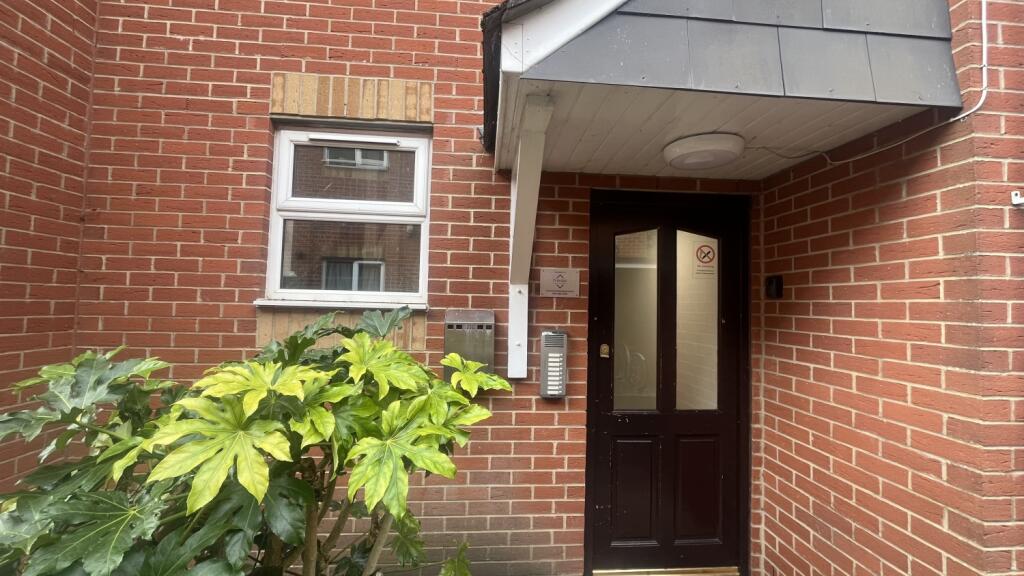 2 bed Apartment for rent in Bournemouth. From Move On - Poole