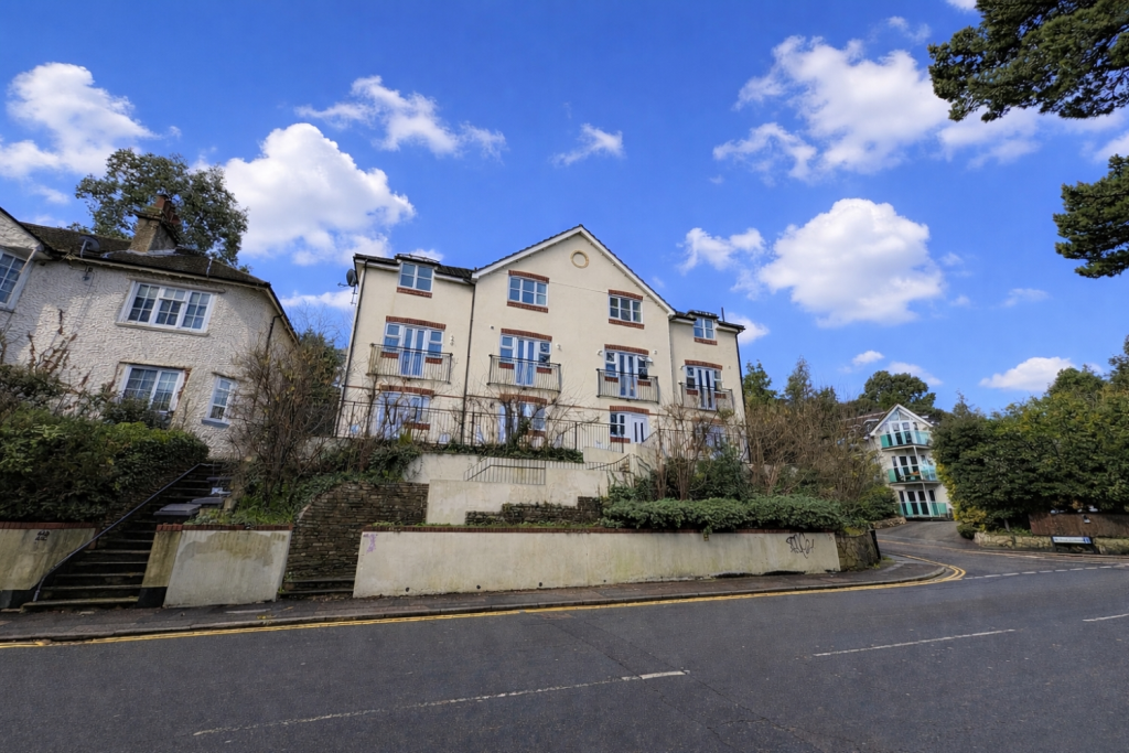 4 bed Detached for rent in Bournemouth. From Move On - Poole