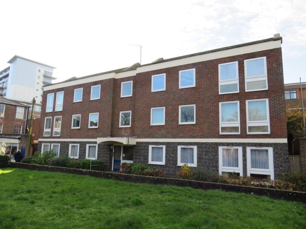 2 bed Apartment for rent in Poole. From Move On - Poole