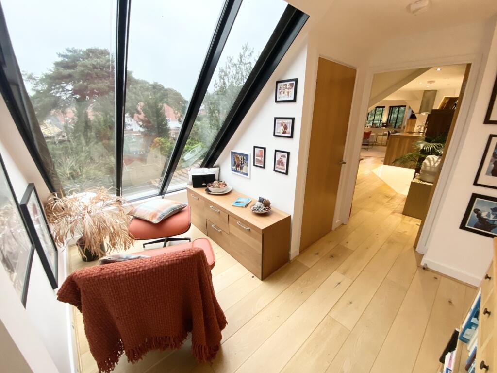 3 bed Apartment for rent in Poole. From Move On - Poole