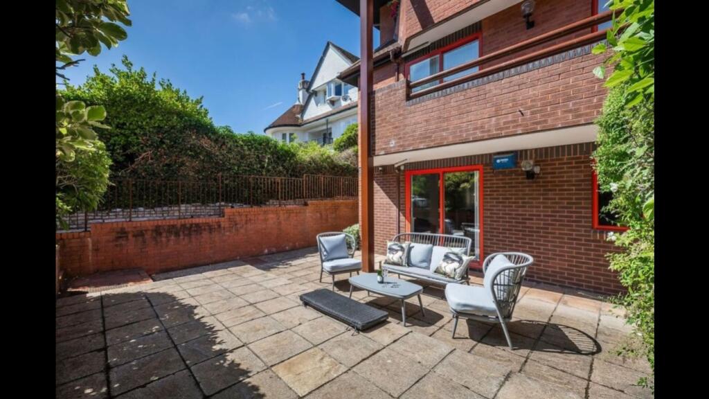 2 bed Apartment for rent in Bournemouth. From Move On - Poole 2 bed Apartment for rent in Bournemouth. From Move On - Poole