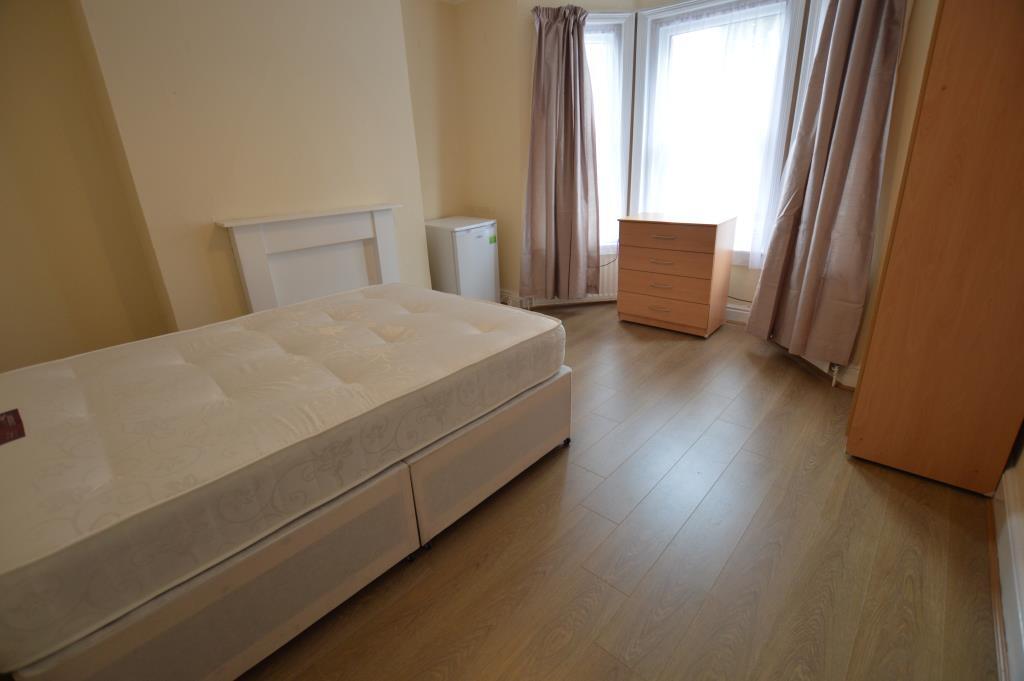 1 bed House Share for rent in Poole. From Move On - Poole