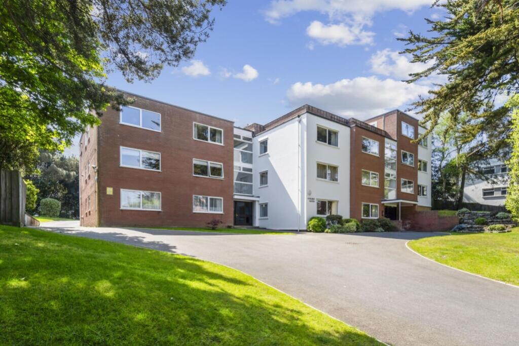 3 bed Mid Terraced House for rent in Poole. From Move On - Poole 3 bed Mid Terraced House for rent in Poole. From Move On - Poole