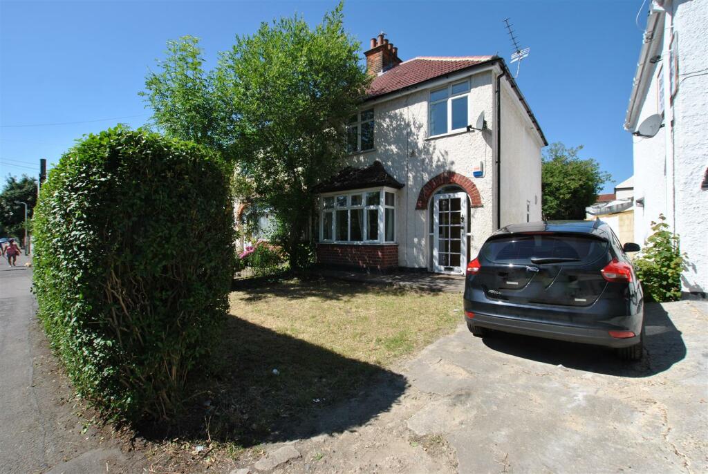 4 bed Semi-Detached House for rent in Uxbridge. From Evans & Company