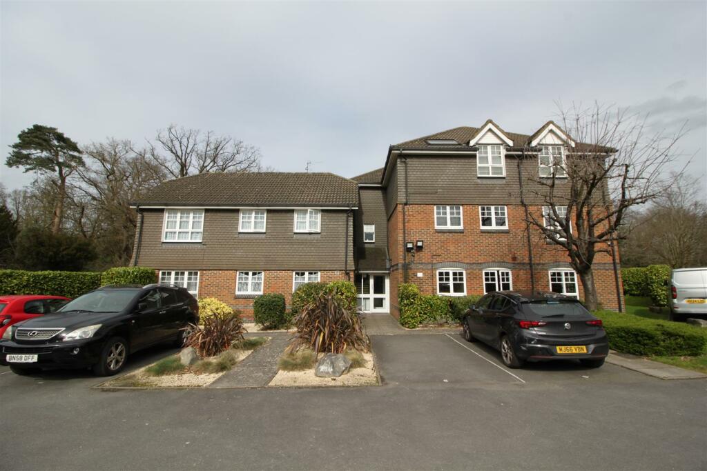 2 bed Apartment for rent in Uxbridge. From Evans & Company