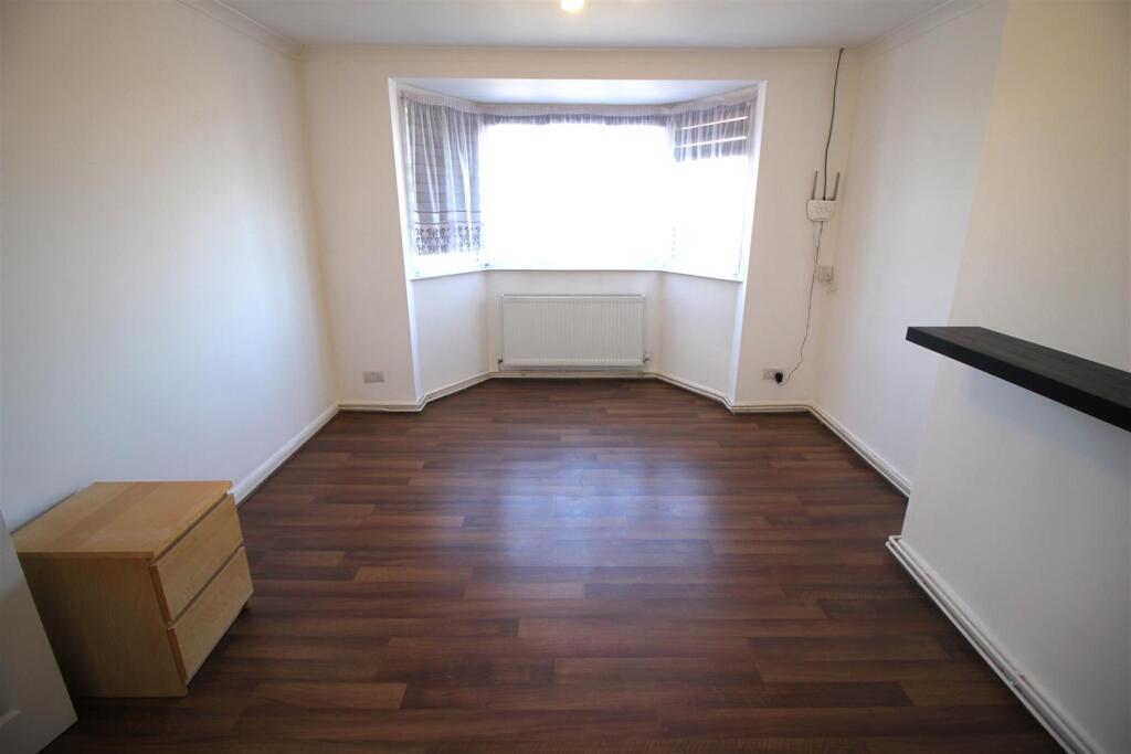 2 bed Annexe for rent in Greenford. From Evans & Company