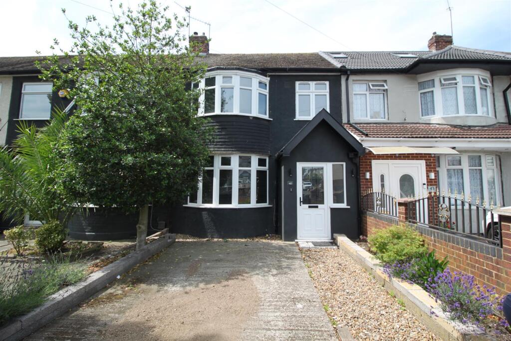 3 bed Mid Terraced House for rent in Southall. From Evans & Company
