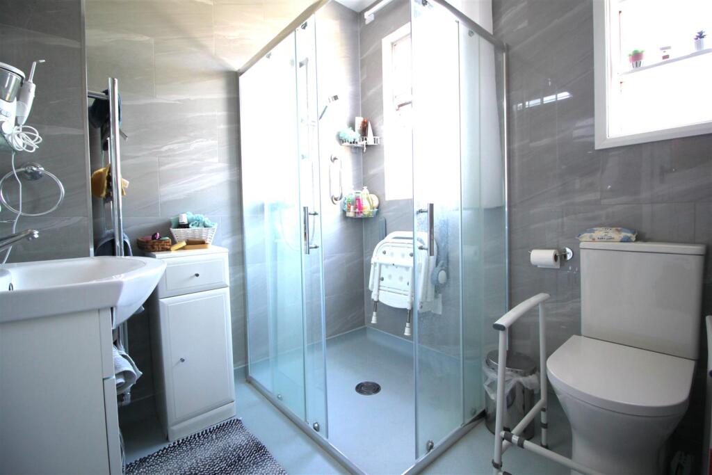 3 bed End of Terrace for rent in London. From Evans & Company