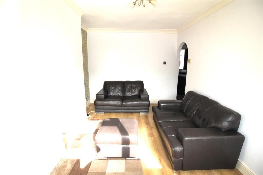 2 bed Annexe for rent in Greenford. From Evans & Company
