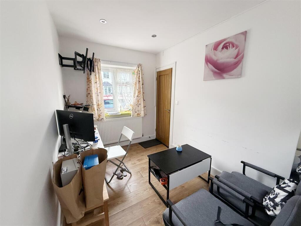 1 bed 1st Floor Flat for rent in Harrow. From Evans & Company