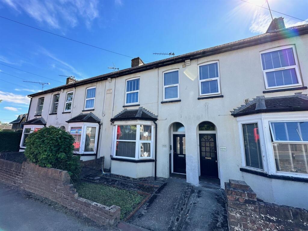 2 bed 1st Floor Flat for rent in Colnbrook. From Evans & Company