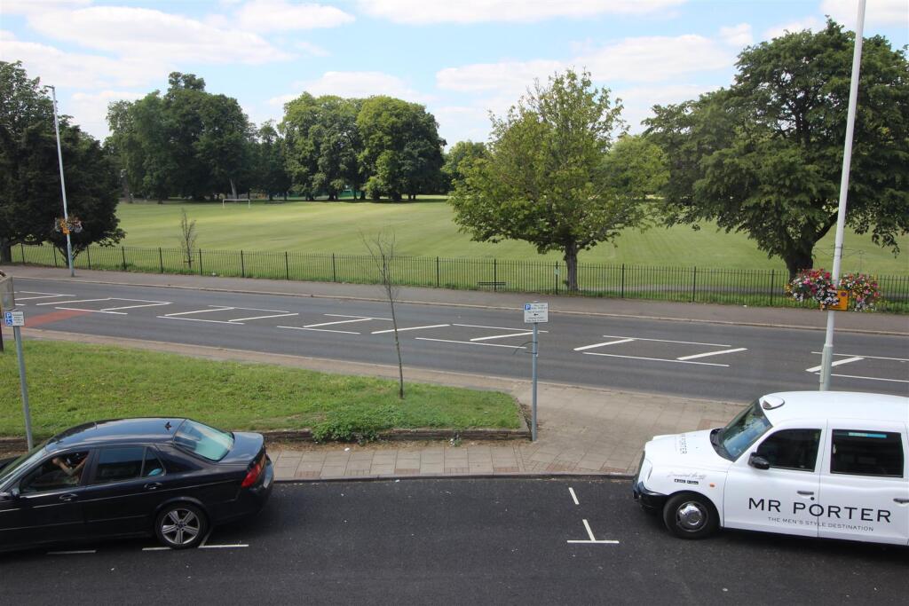 3 bed 1st Floor Flat for rent in Uxbridge. From Evans & Company